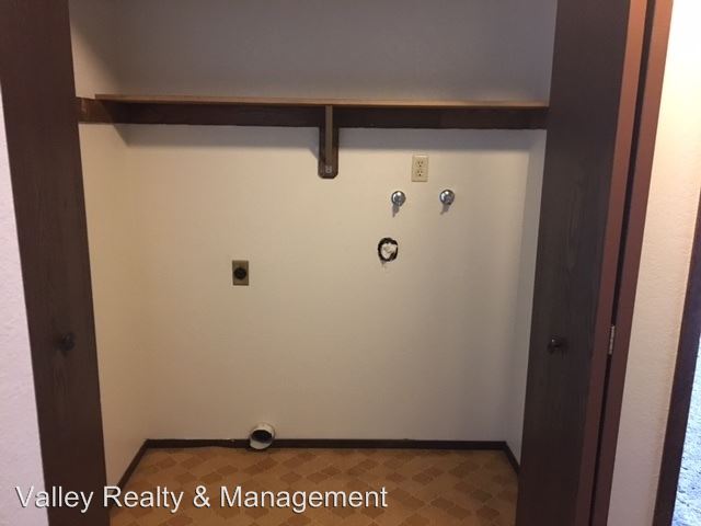 Building Photo - 641 Travis Dr