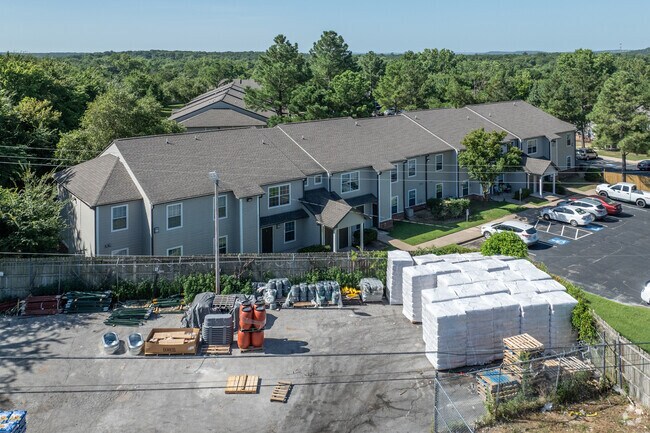 Alternar - Cambridge Court Apartment Homes