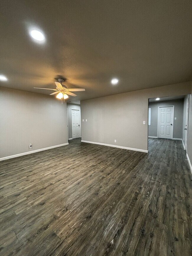 Foto del edificio - Apply today!