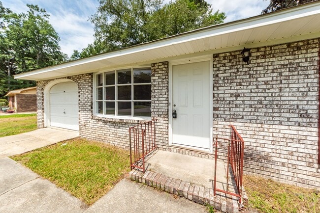Building Photo - 107 Greenhurst Ave