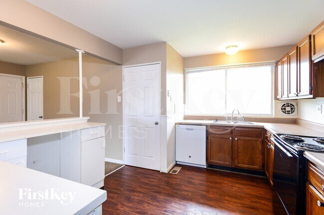 Building Photo - 825 Manresa Ln