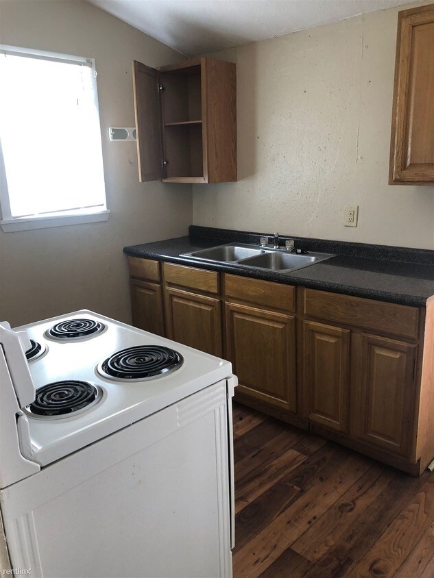 Building Photo - 2 br, 1 bath 4plex - 607 W Rusk St D