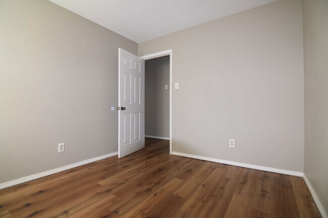 Building Photo - 8320 S 35th Terrace