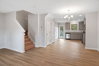 Building Photo - Room in Townhome on Switch St