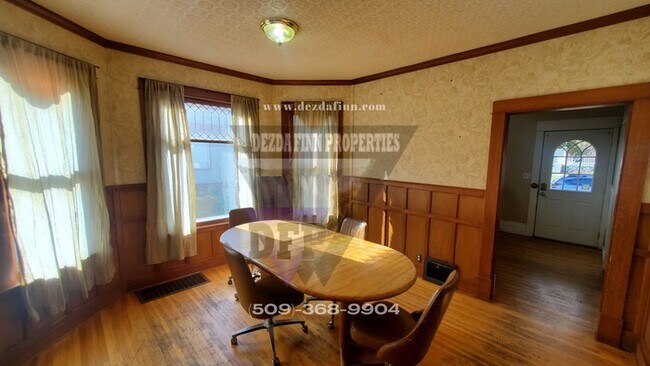 Building Photo - 5 bed/2 bath, Walk to Gonzaga!