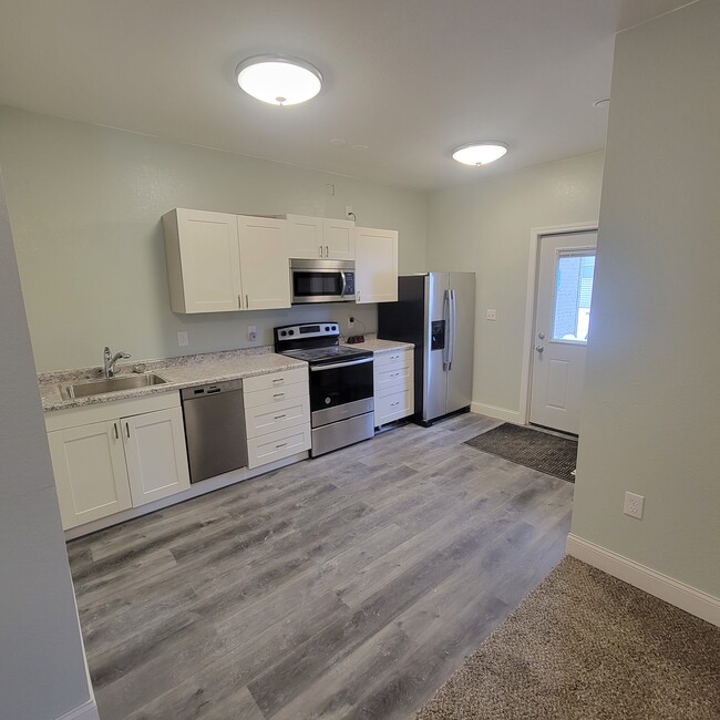 New Modern Kitchen - 1531 Cloquet Ave