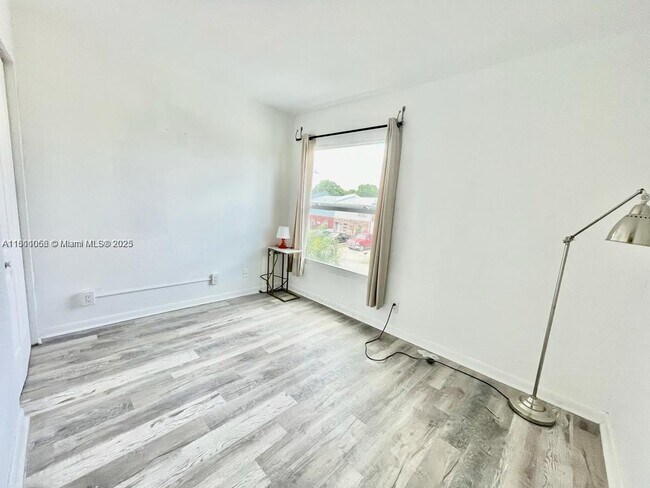 Foto del edificio - 332 Sunshine Dr