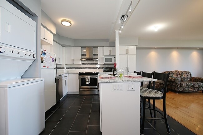 Building Photo - 1025 Grenon Ave