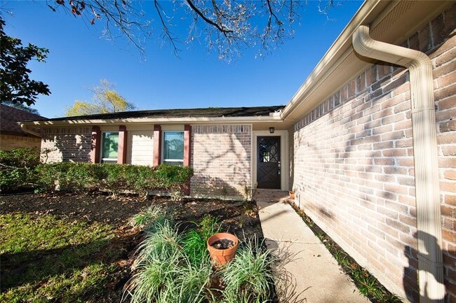 Building Photo - 19626 Moonhollow Dr