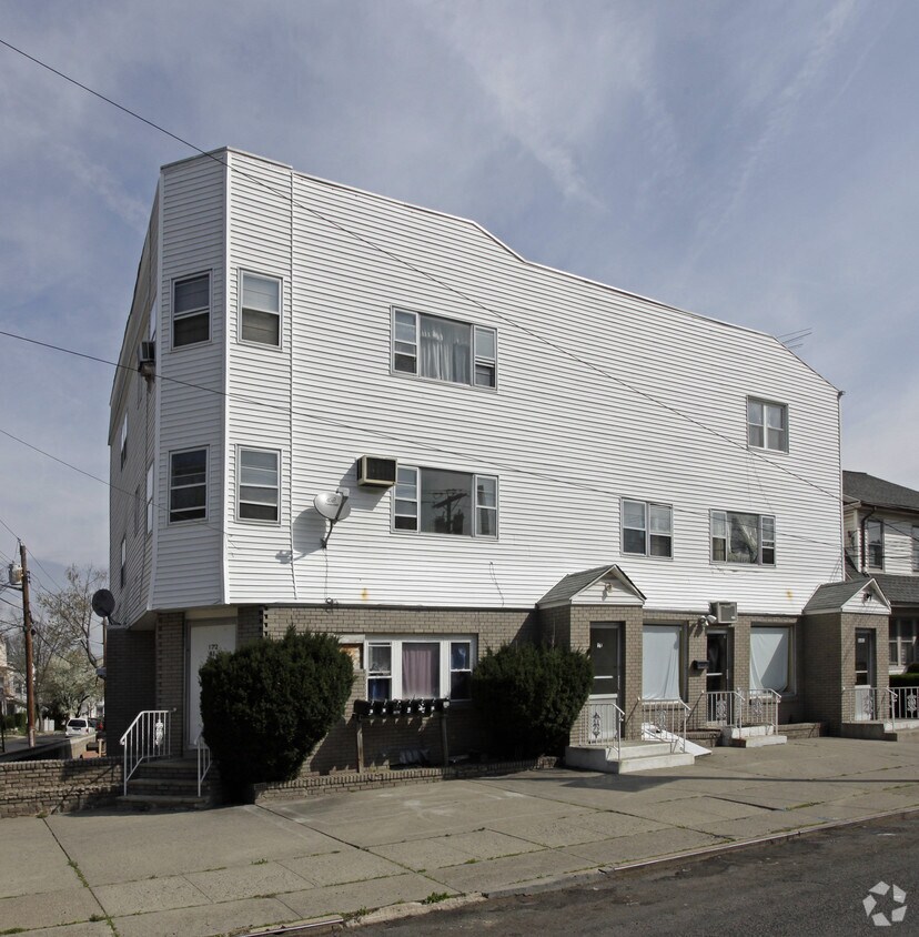 Building Photo - 162-172 Elmwood Ave