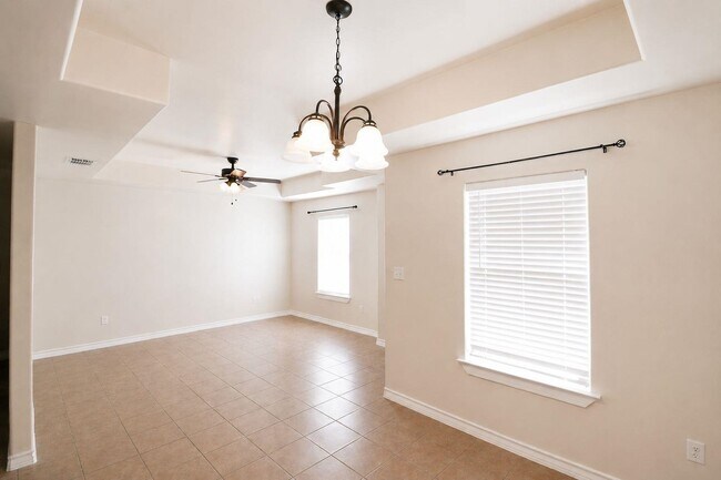 Building Photo - 1014 Ranchway Dr