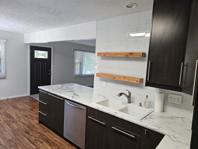 Building Photo - Stunning Ranch 4 bedroom