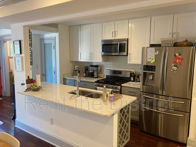 Foto del edificio - 233 Longfellow St NW