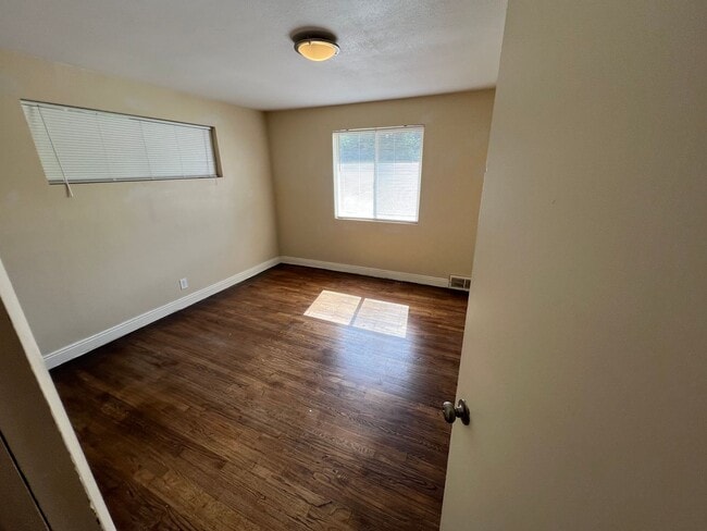 Building Photo - Spacious Lakewood Home