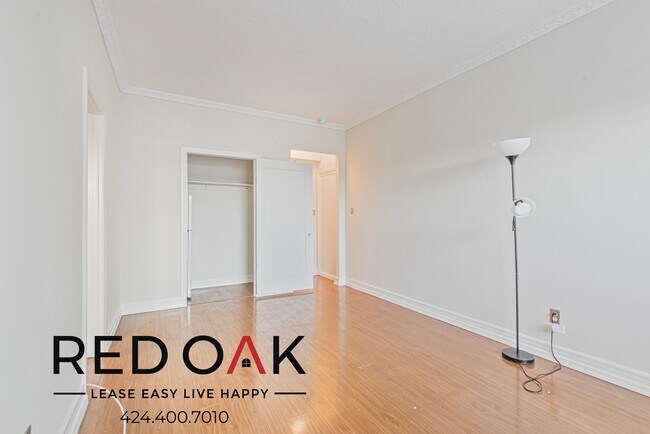 Foto del edificio - 570 N Rossmore Ave
