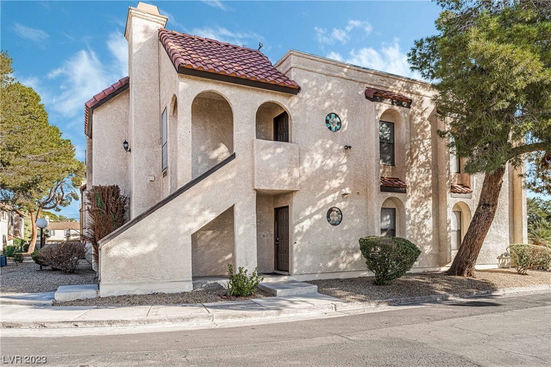 Primary Photo - 1751 E Reno Ave
