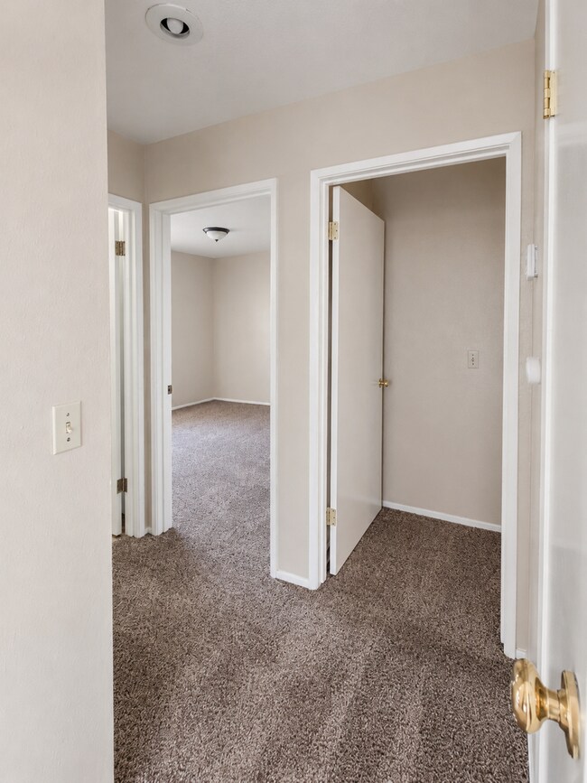 Foto del edificio - 8702 Lyn River Ct