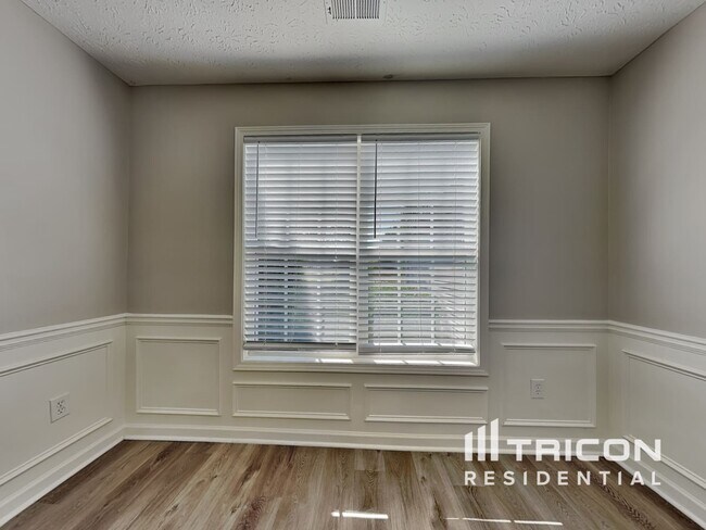 Foto del edificio - 714 Manor Ridge Dr