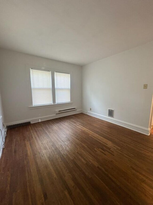 Building Photo - 312 N Mclean St