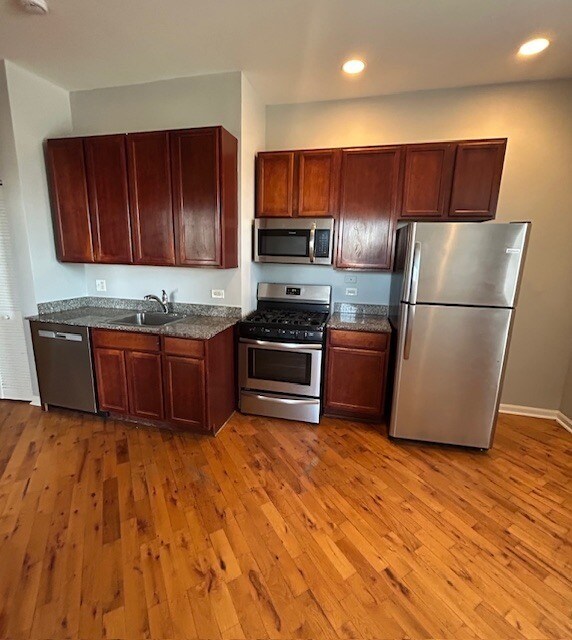 Foto del edificio - 2300 S Ridgeway Ave