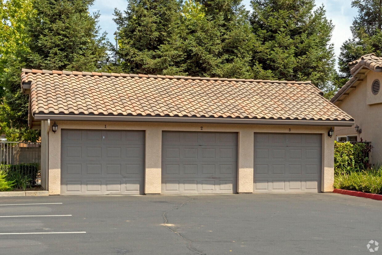 Building Photo - Remington Apartments
