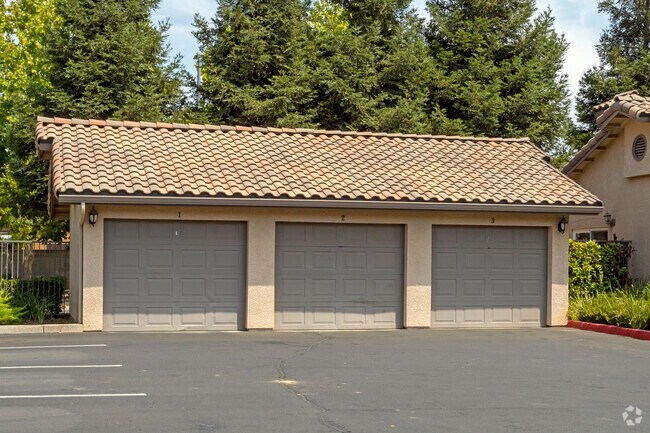 Foto del edificio - Remington Apartments