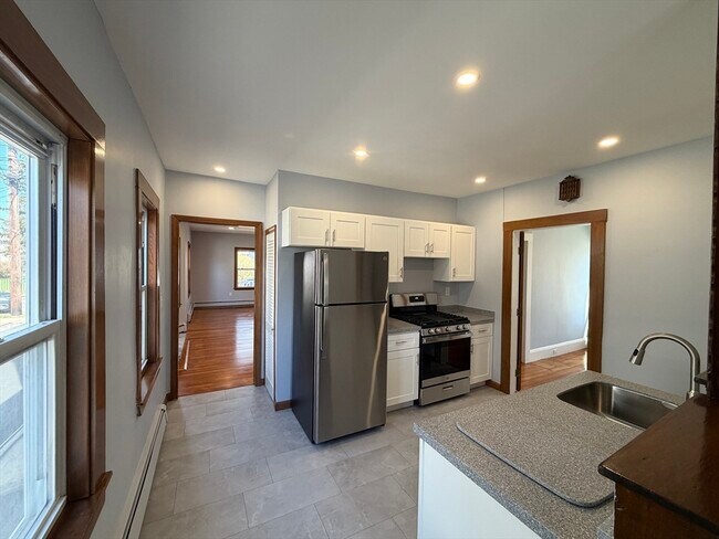Foto del edificio - 117 Merrymount Rd