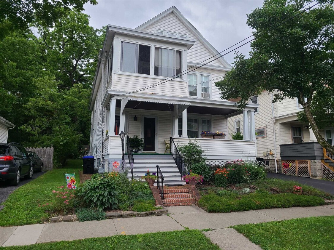 Primary Photo - 6 Hanscom Ave