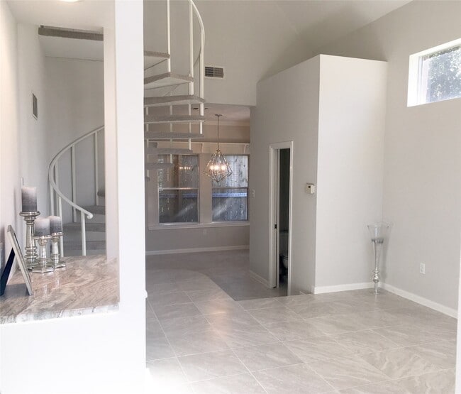 Building Photo - 5515 Strack Rd