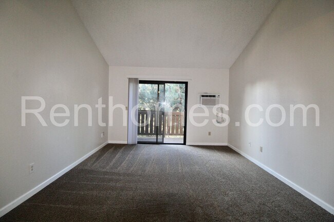 Foto del edificio - 10284 Black Mountain Rd
