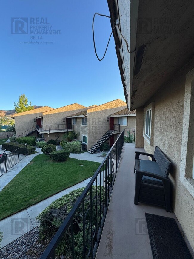 Foto del edificio - 24311 Canyon Lake Dr N