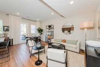 Interior Photo - Cannondale Court