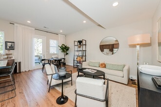 Interior Photo - Cannondale Court