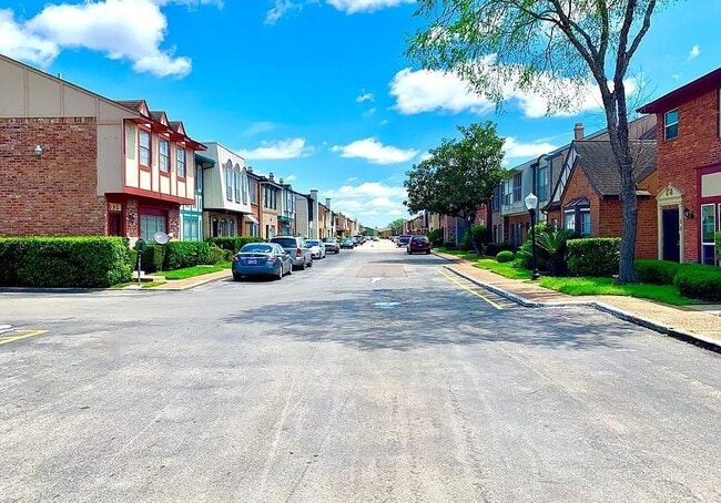 Building Photo - 7700 Creekbend Dr