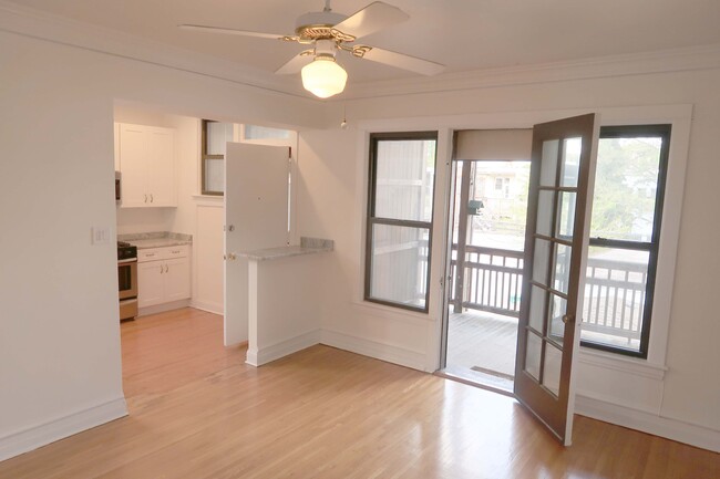 Building Photo - 538 S Ridgeland Ave