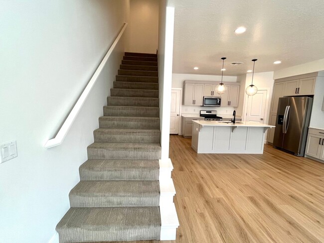 Foto del edificio - Townhome in Woodland Estates - Pool Access