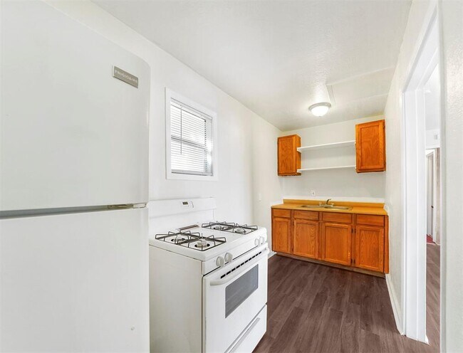 Building Photo - 2015 1/2 Rosedale St