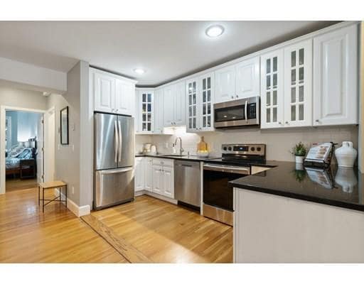 Building Photo - 16 Claremont Park