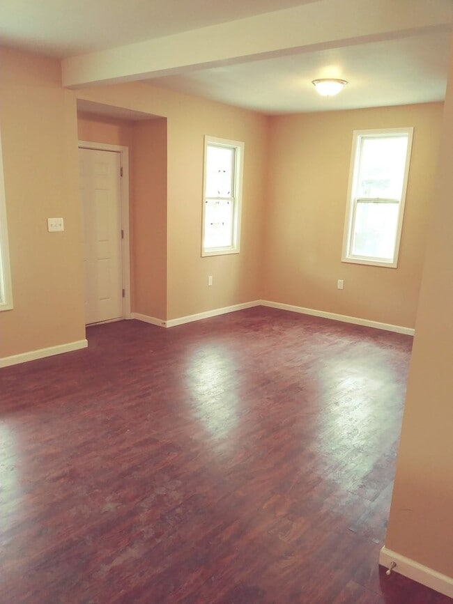 Building Photo - 54 Tuxedo Pl