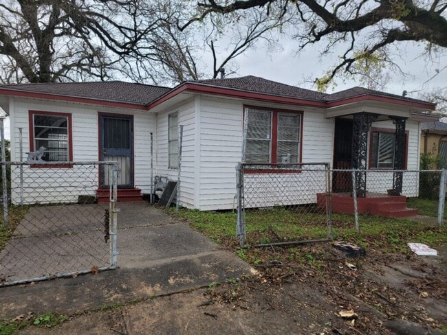 Charming 3 Bedroom Single Family in Houston - Charming 3 Bedroom Single Family in Houston House