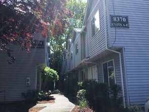 Building Photo - 8370-8374 SE Brooklyn St