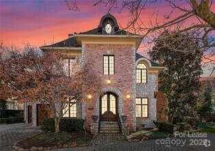 Building Photo - 2310 La Maison Dr