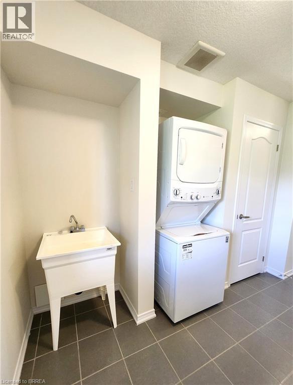 Building Photo - 6 Baskett St