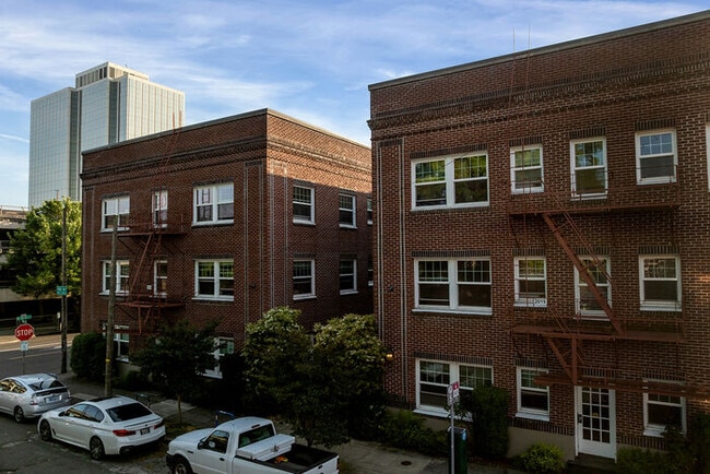 Building Photo - 1509 NE 10th Ave