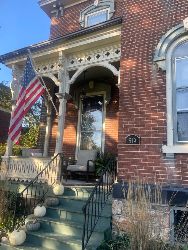 Primary Photo - 519 N Montgomery St