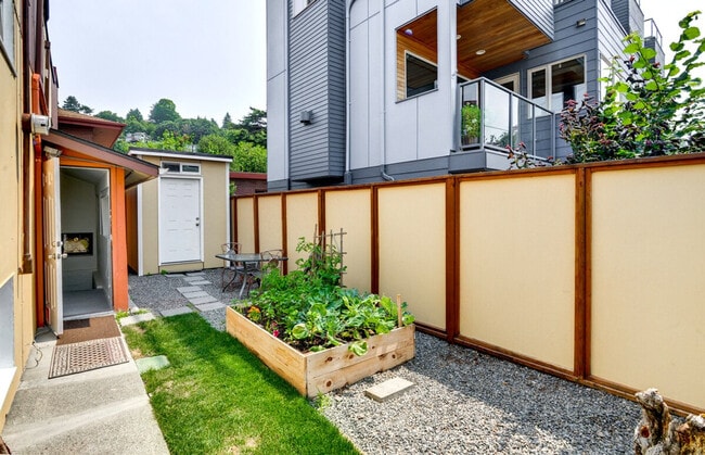 Foto del edificio - 2428 Alki Ave SW