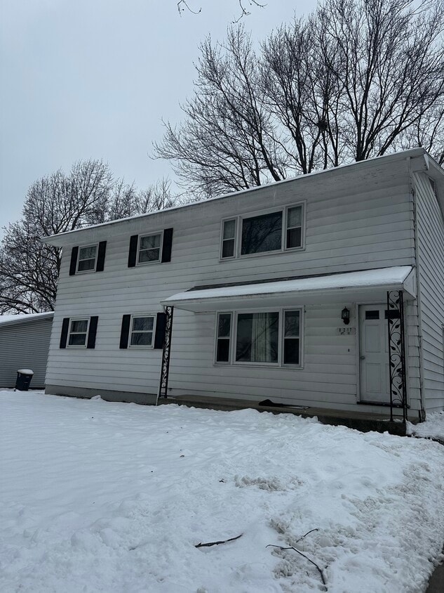 Primary Photo - 8217 Park State Dr