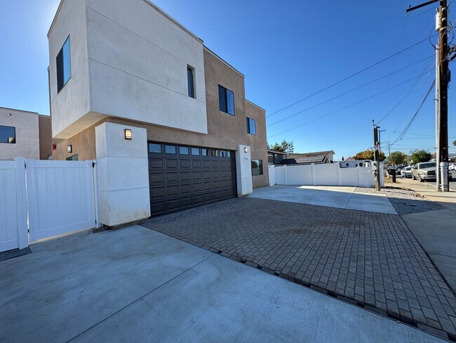 Building Photo - Beautiful Brand New 2 Story Home