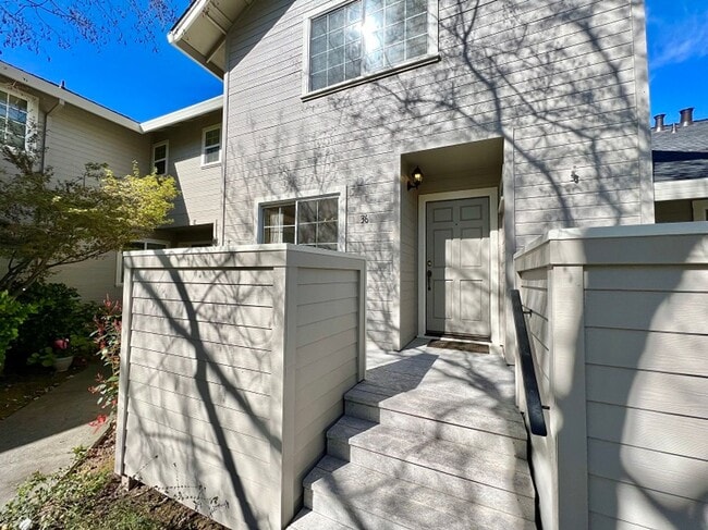 Building Photo - Beautiful Two Bedroom Valley Club Circle Condo in Gated Community