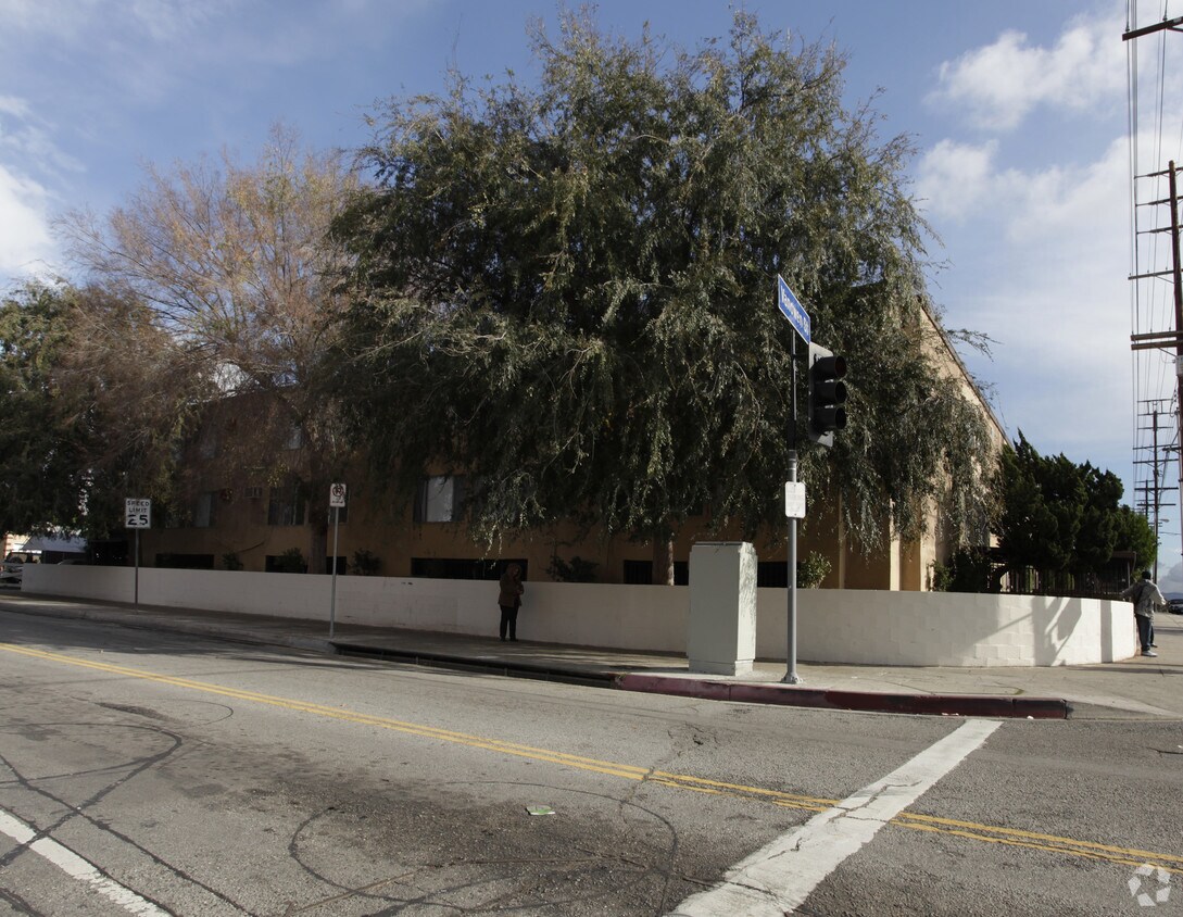 Primary Photo - 13061 Vanowen St
